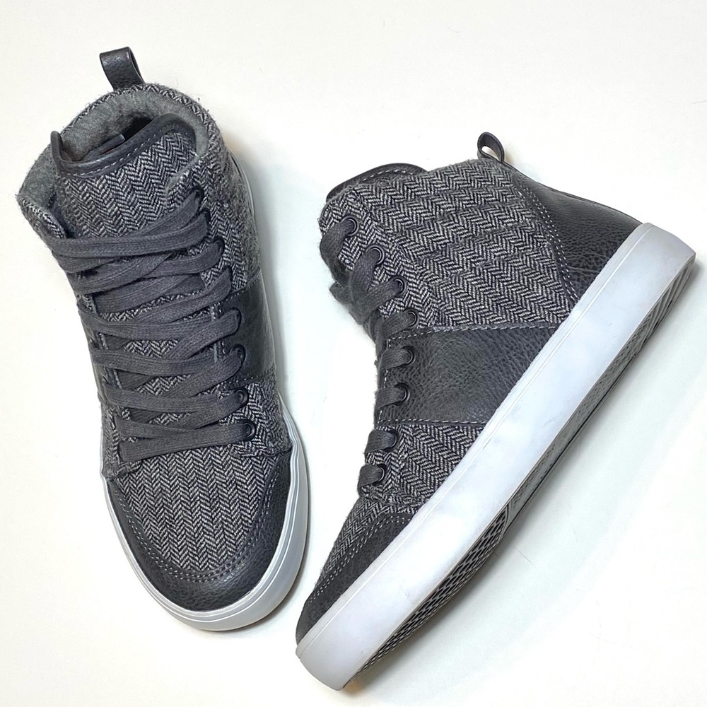 Old Navy Boys Gray High Top Sneakers Size 1 Casual Lace Up Shoes Kids